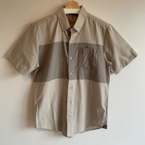Volcom Mens Classic Fit Short Sleeve Button Up Shirt Tan Gray Stripe Medium